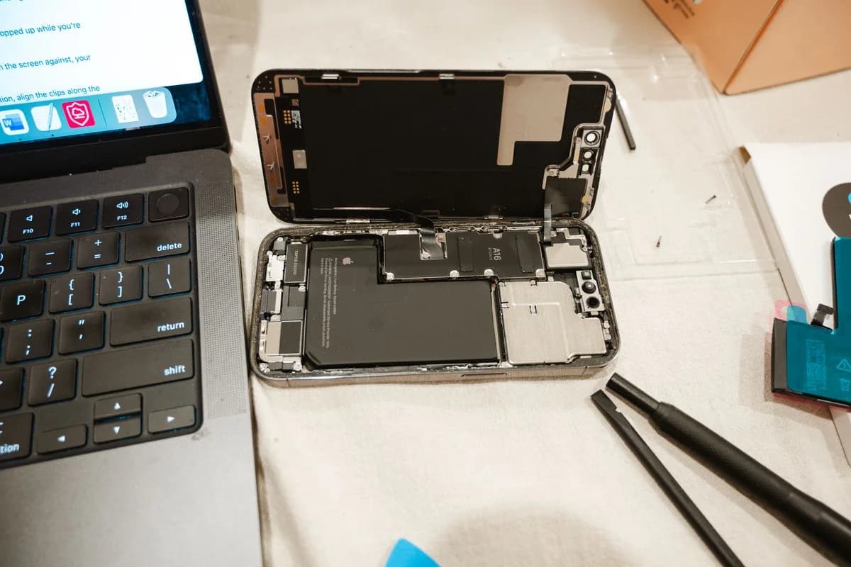Reparo Apple em Nível de Componentes: Microssoldagem e Reballing em Campinas